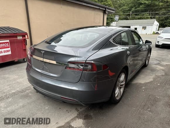 ✅ 2013 Tesla Model S • VIN: 5YJSA1AC6DFP10886 • Лот: 43829619. Опубликован ранее на IAAI с пробегом 224 788 миль. Бесплатный доступ к архиву аукционных продаж из США и подробный отчёт об истории автомобиля на DreamBid. Изображение 4.