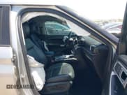 ✅ 2023 Ford Explorer XLT • VIN: 1FMSK7DH0PGA57226 • Lot: 42004666. Wystawiony na IAAI z przebiegiem 31 886 mil. Bezpłatny archiwum sprzedaży aukcyjnych z USA i szczegółowy raport historii pojazdu na DreamBid. Zdjęcie 5.