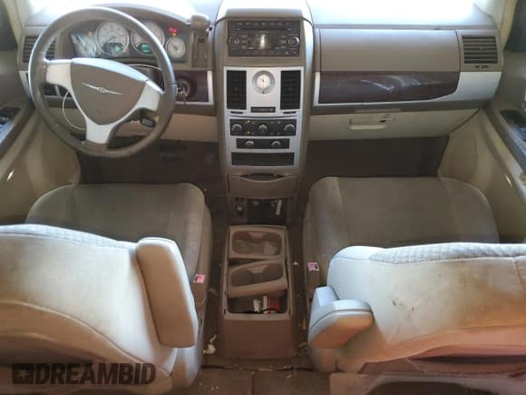 ✅ 2009 Chrysler Town & Country Touring • VIN: 2A8HR54139R665415 • Lot: 84577795. Listed on Copart with 84,463 mi. Free auction sales archive from the USA and detailed vehicle history report at DreamBid. Image 8.