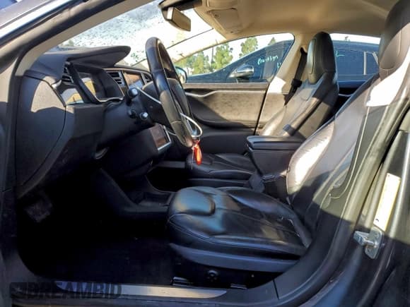 ✅ 2015 Tesla Model S 85D • VIN: 5YJSA1H26FF080304 • Лот: 92884955. Опубликован ранее на Copart с пробегом 236 546 миль. Бесплатный доступ к архиву аукционных продаж из США и подробный отчёт об истории автомобиля на DreamBid. Изображение 7.