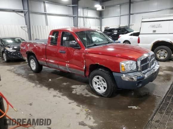2006 Dodge Dakota SLT z VIN 1D7HW42NX6S717803, wystawiony jako Copart lot #89000765 z przebiegiem 139 556 mil mil oraz Szkoda całkowita • Salvage title. Historia ofert i sprzedaży dostępna na DreamBid. Obrazek 4.