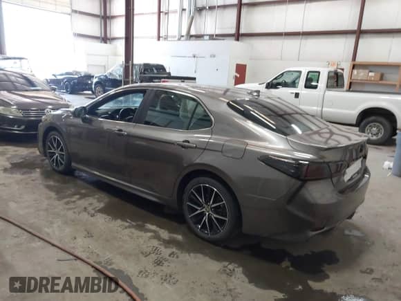 2021 Toyota Camry SE with VIN 4T1G11BK1MU040291, listed as a IAAI auction lot 42707325 with 39,267 mi miles and . Bid and sale history available at DreamBid. Image 3.