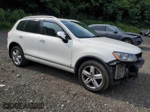 ✅ 2014 Volkswagen Touareg Exec • VIN: WVGEP9BP7ED013274 • Lot: 64369745. Listed on Copart with 191,278 mi. Free auction sales archive from the USA and detailed vehicle history report at DreamBid. Image 4.