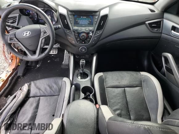 ✅ 2013 Hyundai Veloster Turbo • VIN: KMHTC6AE0DU158303 • Lot: 85316404. Wystawiony na Copart z przebiegiem 108 534 mil. Bezpłatny archiwum sprzedaży aukcyjnych z USA i szczegółowy raport historii pojazdu na DreamBid. Zdjęcie 8.