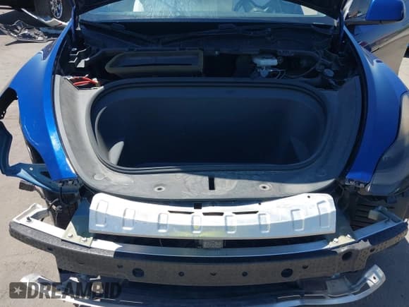 ✅ 2020 Tesla Model Y Long Range • VIN: 5YJYGDEF4LF034418 • Лот: 42516480. Опубликован ранее на IAAI с пробегом 75 272 миль. Бесплатный доступ к архиву аукционных продаж из США и подробный отчёт об истории автомобиля на DreamBid. Изображение 10.