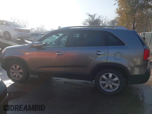✅ 2013 Kia Sorento LX • VIN: 5XYKTDA27DG336266 • Lot: 43696195. Listed on IAAI with 187,340 mi. Free auction sales archive from the USA and detailed vehicle history report at DreamBid. Image 14.
