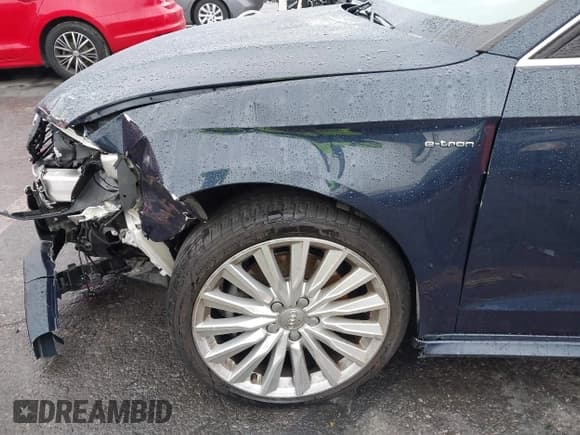 ✅ 2017 Audi A3 e-tron Sportback Premium Plus • VIN: WAUTPBFFXHA035549 • Lot: 41547798. Wystawiony na IAAI z przebiegiem 65 808 mil. Bezpłatny archiwum sprzedaży aukcyjnych z USA i szczegółowy raport historii pojazdu na DreamBid. Zdjęcie 17.