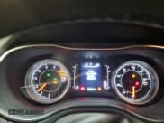 ✅ 2020 Jeep Cherokee Altitude • VIN: 1C4PJMLX2LD655088 • Лот: 66705545. Опубликован ранее на Copart с пробегом 61 909 миль. Бесплатный доступ к архиву аукционных продаж из США и подробный отчёт об истории автомобиля на DreamBid. Изображение 9.