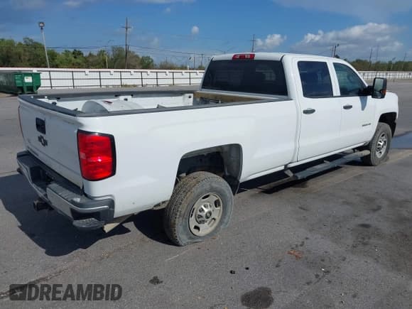 ✅ 2019 Chevrolet Silverado 2500HD Work Truck • VIN: 1GC1CREG5KF254714 • Лот: 43803438. Опубликован ранее на IAAI с пробегом 298 665 миль. Бесплатный доступ к архиву аукционных продаж из США и подробный отчёт об истории автомобиля на DreamBid. Изображение 4.