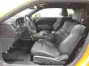 2014 Dodge Challenger Shaker z VIN 2C3CDYBT2EH231691, wystawiony jako Copart lot #48775525 z przebiegiem 78 522 mil mil oraz Czysty tytuł • Clean title. Historia ofert i sprzedaży dostępna na DreamBid. Obrazek 7.