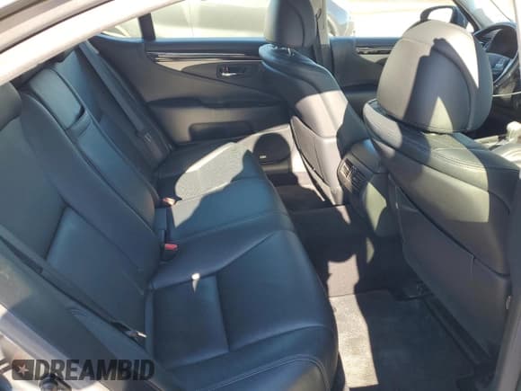 ✅ 2017 Lexus LS 460 • VIN: JTHCL5EF1H5028370 • Lot: 92224245. Listed on Copart with 158,631 mi. Free auction sales archive from the USA and detailed vehicle history report at DreamBid. Image 10.