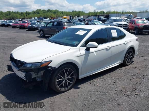 2021 Toyota Camry SE with VIN 4T1G11BKXMU023943, listed as a IAAI auction lot 42600515 with 70,445 mi miles and . Bid and sale history available at DreamBid. Image 2.