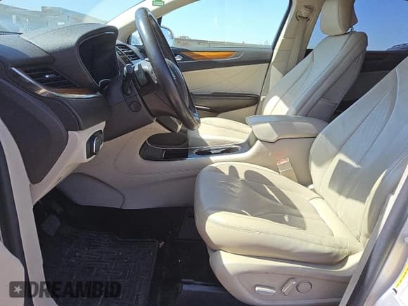 ✅ 2017 Lincoln MKC Select • VIN: 5LMTJ2DH7HUL41110 • Lot: 61003125. Listed on Copart with 87,150 mi. Free auction sales archive from the USA and detailed vehicle history report at DreamBid. Image 5.