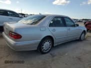 ✅ 2001 Mercedes-Benz E 320 • VIN: WDBJF65J41B243029 • Лот: 81747145. Опубликован ранее на Copart с пробегом 161 383 миль. Бесплатный доступ к архиву аукционных продаж из США и подробный отчёт об истории автомобиля на DreamBid. Изображение 3.