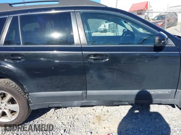 ✅ 2014 Subaru Outback Limited • VIN: 4S4BRBLC3E3325971 • Lot: 43610961. Wystawiony na IAAI z przebiegiem 197 256 mil. Bezpłatny archiwum sprzedaży aukcyjnych z USA i szczegółowy raport historii pojazdu na DreamBid. Zdjęcie 13.