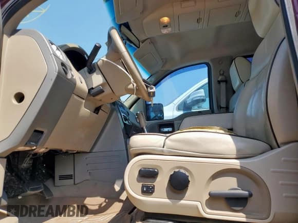 ✅ 2006 Lincoln Mark LT • VIN: 5LTPW18556FJ17448 • Lot: 71315145. Wystawiony na Copart z przebiegiem 122 219 mil. Bezpłatny archiwum sprzedaży aukcyjnych z USA i szczegółowy raport historii pojazdu na DreamBid. Zdjęcie 7.