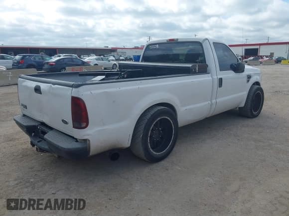 ✅ 2003 Ford F-250 XL • VIN: 1FTNF20PX3EC57946 • Lot: 42588856. Wystawiony na IAAI z przebiegiem 181 202 mil. Bezpłatny archiwum sprzedaży aukcyjnych z USA i szczegółowy raport historii pojazdu na DreamBid. Zdjęcie 4.