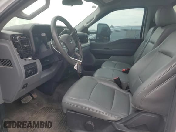 ✅ 2023 Ford F-350 XL • VIN: 1FTRF3BA6PED16206 • Лот: 70479385. Опубликован ранее на Copart с пробегом 58 988 миль. Бесплатный доступ к архиву аукционных продаж из США и подробный отчёт об истории автомобиля на DreamBid. Изображение 7.