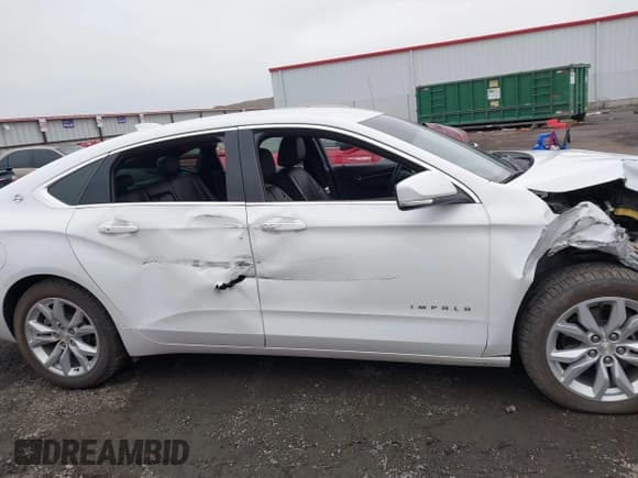 ✅ 2018 Chevrolet Impala LT • VIN: 2G1105S30J9102388 • Lot: 43578417. Wystawiony na IAAI z przebiegiem 66 165 mil. Bezpłatny archiwum sprzedaży aukcyjnych z USA i szczegółowy raport historii pojazdu na DreamBid. Zdjęcie 13.