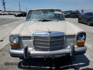 ✅ 1969 Mercedes-Benz 250 • VIN: 11401012026627 • Lot: 68134765. Wystawiony na Copart z przebiegiem 48 638 mil. Bezpłatny archiwum sprzedaży aukcyjnych z USA i szczegółowy raport historii pojazdu na DreamBid. Zdjęcie 5.