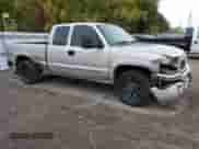2005 GMC Sierra 1500 SLE with VIN 2GTEK19V751136724, listed as a Copart auction lot 71439045 with 281,062 mi miles and Salvage title. Bid and sale history available at DreamBid. Image 4.