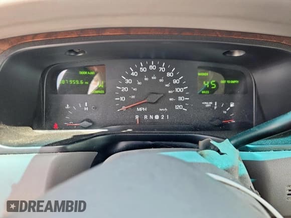 ✅ 1998 Lincoln Town Car Signature • VIN: 1LNFM82W8WY698345 • Lot: 61454625. Listed on Copart with 87,959 mi. Free auction sales archive from the USA and detailed vehicle history report at DreamBid. Image 9.