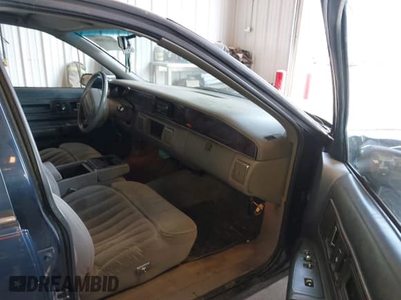 ✅ 1993 Buick Roadmaster • VIN: 1G4BN5375PR423724 • Lot: 42423606. Listed on IAAI with 200,657 mi. Free auction sales archive from the USA and detailed vehicle history report at DreamBid. Image 5.