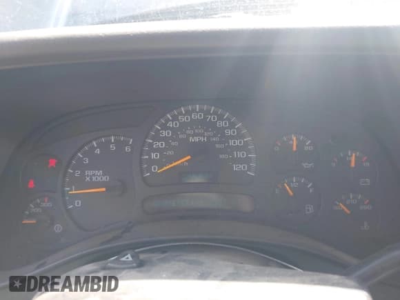 ✅ 2005 Chevrolet Silverado 2500HD LS • VIN: 1GCHK23UX5F857938 • Lot: 42169810. Wystawiony na IAAI z przebiegiem 212 327 mil. Bezpłatny archiwum sprzedaży aukcyjnych z USA i szczegółowy raport historii pojazdu na DreamBid. Zdjęcie 7.