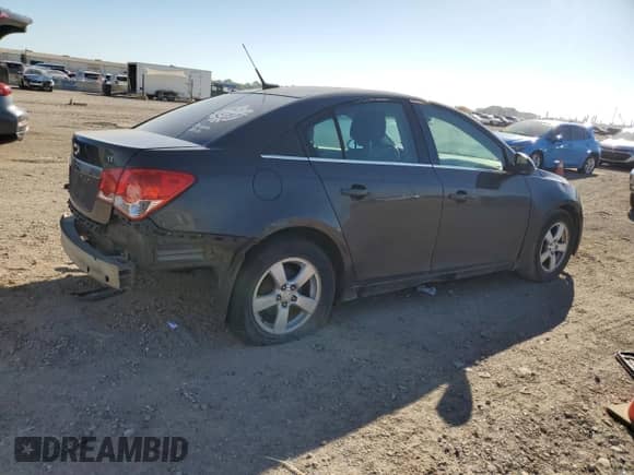 2014 Chevrolet Cruze 1LT z VIN 1G1PC5SB7E7104686, wystawiony jako Copart lot #87261175 z przebiegiem 114 359 mil mil oraz Szkoda całkowita • Salvage title. Historia ofert i sprzedaży dostępna na DreamBid. Obrazek 3.