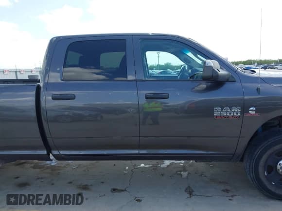 ✅ 2017 Ram 2500 Tradesman • VIN: 3C6UR5HL0HG616122 • Lot: 42433213. Listed on IAAI with 318,572 mi. Free auction sales archive from the USA and detailed vehicle history report at DreamBid. Image 13.