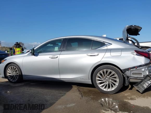 ✅ 2020 Lexus ES 300h Luxury • VIN: 58AE21B12LU008808 • Лот: 41955296. Опубликован ранее на IAAI с пробегом 95 337 миль. Бесплатный доступ к архиву аукционных продаж из США и подробный отчёт об истории автомобиля на DreamBid. Изображение 15.