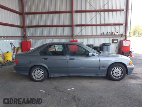✅ 1995 BMW 3 Series 325i • VIN: WBACB432XSFM22527 • Lot: 42419770. Listed on IAAI with 136,438 mi. Free auction sales archive from the USA and detailed vehicle history report at DreamBid. Image 13.
