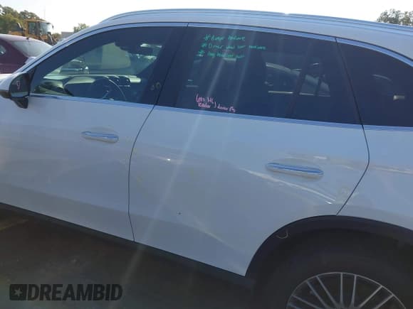 ✅ 2025 Mercedes-Benz GLC 300 • VIN: W1NKM4GB7SF338323 • Lot: 43158777. Wystawiony na IAAI z przebiegiem 3 765 mil. Bezpłatny archiwum sprzedaży aukcyjnych z USA i szczegółowy raport historii pojazdu na DreamBid. Zdjęcie 15.