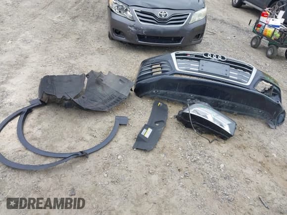 ✅ 2018 Audi SQ5 Prestige • VIN: WA1C4AFY7J2030049 • Lot: 43399106. Wystawiony na IAAI z przebiegiem 112 876 mil. Bezpłatny archiwum sprzedaży aukcyjnych z USA i szczegółowy raport historii pojazdu na DreamBid. Zdjęcie 12.