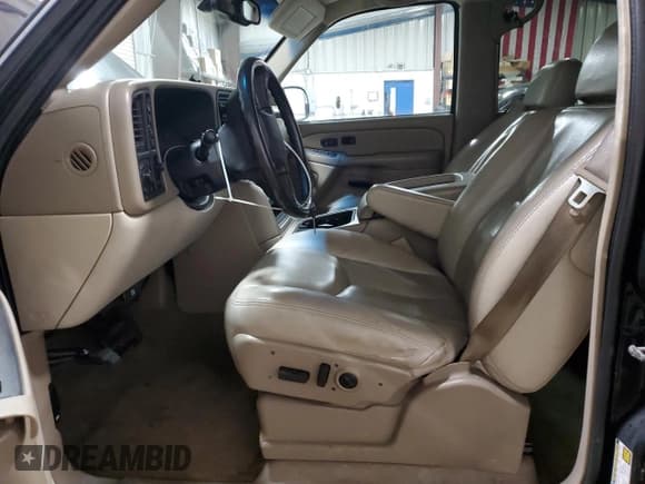 ✅ 2005 Chevrolet Suburban LT • VIN: 3GNFK16ZX5G116669 • Лот: 46595385. Опубликован ранее на Copart с пробегом 247 520 миль. Бесплатный доступ к архиву аукционных продаж из США и подробный отчёт об истории автомобиля на DreamBid. Изображение 7.