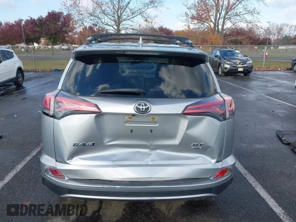 ✅ 2018 Toyota RAV4 XLE • VIN: JTMRFREV8JJ252606 • Лот: 43615455. Опубликован ранее на IAAI с пробегом 48 123 миль. Бесплатный доступ к архиву аукционных продаж из США и подробный отчёт об истории автомобиля на DreamBid. Изображение 16.