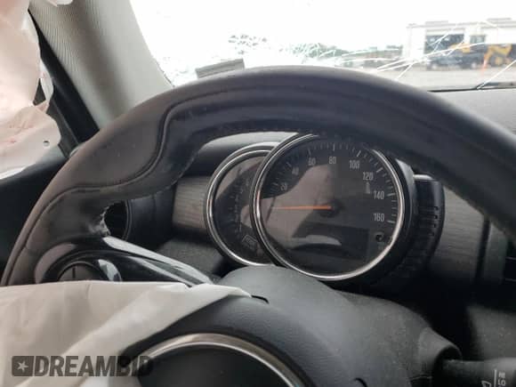 2016 MINI Hardtop with VIN WMWXP5C55G2D13123, listed as a Copart auction lot 61728955 with Not provided miles and Salvage title. Bid and sale history available at DreamBid. Image 9.