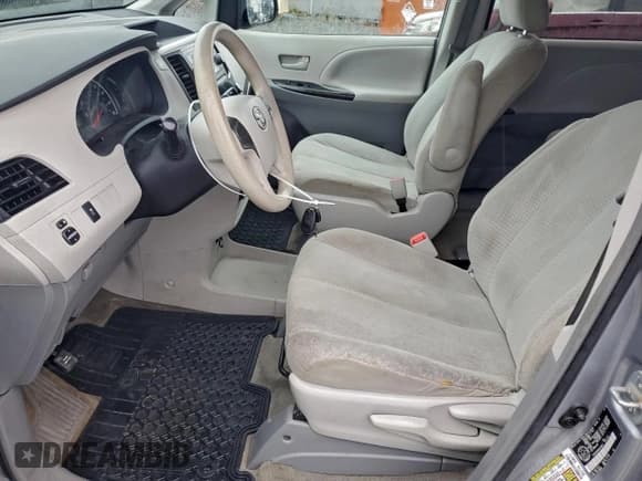 ✅ 2013 Toyota Sienna L • VIN: 5TDZK3DC8DS336697 • Lot: 94212395. Listed on Copart with 186,984 mi. Free auction sales archive from the USA and detailed vehicle history report at DreamBid. Image 7.