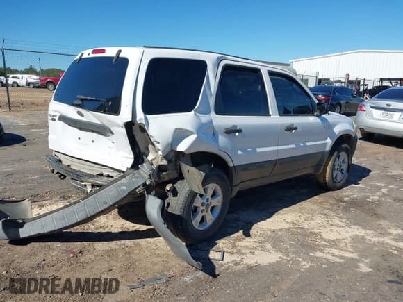 ✅ 2005 Ford Escape XLT • VIN: 1FMYU93185KA04949 • Lot: 43585625. Wystawiony na IAAI z przebiegiem Nie podano. Bezpłatny archiwum sprzedaży aukcyjnych z USA i szczegółowy raport historii pojazdu na DreamBid. Zdjęcie 4.