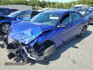 ✅ 2025 Hyundai Elantra SEL Sport • VIN: KMHLM4DG8SU893929 • Лот: 71358445. Опубликован ранее на Copart с пробегом 5 574 миль. Бесплатный доступ к архиву аукционных продаж из США и подробный отчёт об истории автомобиля на DreamBid. Изображение 1.