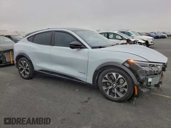 ✅ 2023 Ford Mustang Mach-E Premium • VIN: 3FMTK3RM0PMA39768 • Лот: 95968205. Опубликован ранее на Copart с пробегом 52 182 миль. Бесплатный доступ к архиву аукционных продаж из США и подробный отчёт об истории автомобиля на DreamBid. Изображение 4.