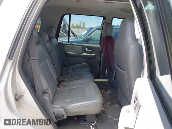 ✅ 2004 Ford Expedition Special Service • VIN: 1FMPU16L84LBB4517 • Lot: 42255890. Wystawiony na IAAI z przebiegiem 298 590 mil. Bezpłatny archiwum sprzedaży aukcyjnych z USA i szczegółowy raport historii pojazdu na DreamBid. Zdjęcie 8.