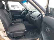 ✅ 2013 Kia Soul • VIN: KNDJT2A51D7565436 • Лот: 43370958. Опубликован ранее на IAAI с пробегом 161 414 миль. Бесплатный доступ к архиву аукционных продаж из США и подробный отчёт об истории автомобиля на DreamBid. Изображение 5.