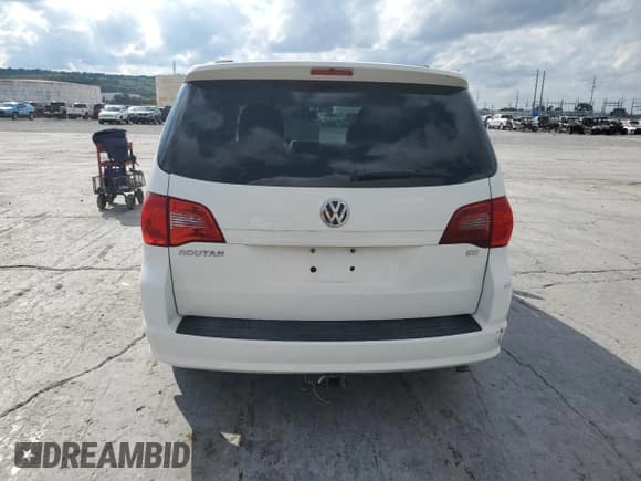 ✅ 2011 Volkswagen Routan SE • VIN: 2V4RW3DG9BR668392 • Лот: 83793625. Опубликован ранее на Copart с пробегом 147 568 миль. Бесплатный доступ к архиву аукционных продаж из США и подробный отчёт об истории автомобиля на DreamBid. Изображение 6.