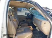 ✅ 2005 Chevrolet Silverado 2500HD LT • VIN: 1GCHC23UX5F811703 • Lot: 43603568. Wystawiony na IAAI z przebiegiem 254 895 mil. Bezpłatny archiwum sprzedaży aukcyjnych z USA i szczegółowy raport historii pojazdu na DreamBid. Zdjęcie 5.