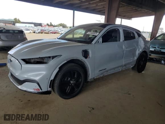 ✅ 2023 Ford Mustang Mach-E California Route 1 • VIN: 3FMTK2SU9PMA30944 • Lot: 47666925. Wystawiony na Copart z przebiegiem 46 371 mil. Bezpłatny archiwum sprzedaży aukcyjnych z USA i szczegółowy raport historii pojazdu na DreamBid. Zdjęcie 1.