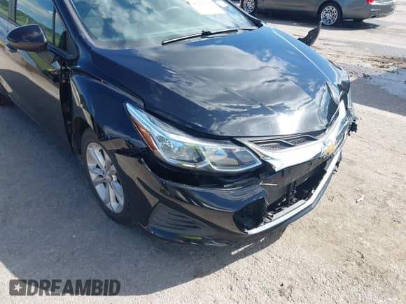 ✅ 2019 Chevrolet Cruze LS • VIN: 1G1BC5SMXK7130108 • Lot: 43291626. Wystawiony na IAAI z przebiegiem 97 511 mil. Bezpłatny archiwum sprzedaży aukcyjnych z USA i szczegółowy raport historii pojazdu na DreamBid. Zdjęcie 6.
