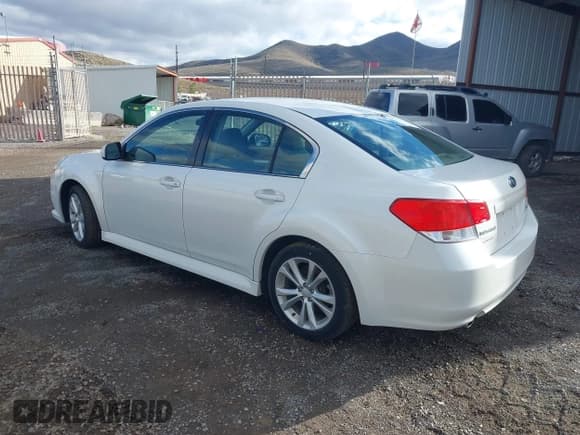 ✅ 2013 Subaru Legacy Premium • VIN: 4S3BMCC64D3013028 • Lot: 43768073. Wystawiony na IAAI z przebiegiem 195 246 mil. Bezpłatny archiwum sprzedaży aukcyjnych z USA i szczegółowy raport historii pojazdu na DreamBid. Zdjęcie 3.