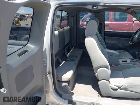 ✅ 2006 Toyota Tacoma PreRunner • VIN: 5TETU62N06Z293954 • Lot: 42847328. Listed on IAAI with 295,856 mi. Free auction sales archive from the USA and detailed vehicle history report at DreamBid. Image 8.