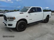 ✅ 2021 Ram 2500 Laramie • VIN: 3C6UR5FL2MG632108 • Lot: 71697695. Wystawiony na Copart z przebiegiem 75 915 mil. Bezpłatny archiwum sprzedaży aukcyjnych z USA i szczegółowy raport historii pojazdu na DreamBid. Zdjęcie 1.